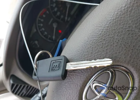 2005 Toyota Sequoia Sr5 V8 from USA, damaged, VIN 5TDZT34A85S253333